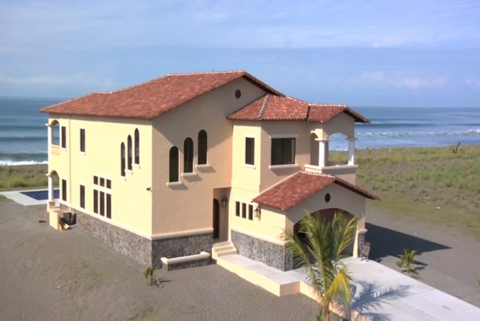 Beach And Oceanfront Properties In Panama For Large And Luxurious Beach House In Panama Lujosa Casa De Playa En La Barqueta Venta