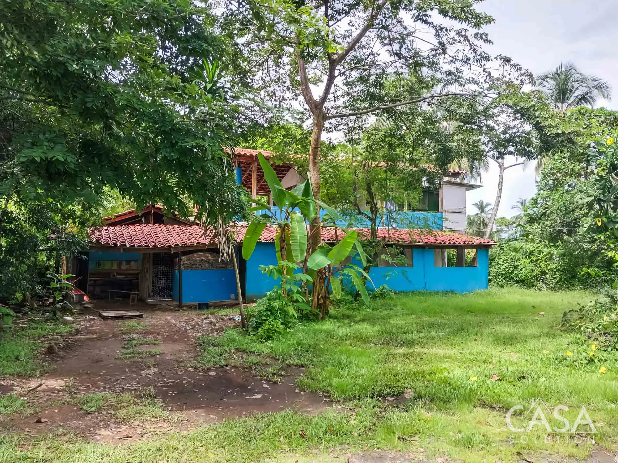 Price reduced! Beach view eco hostal in Las Lajas, Panama. Two cabins, private well, and great renovation potential
