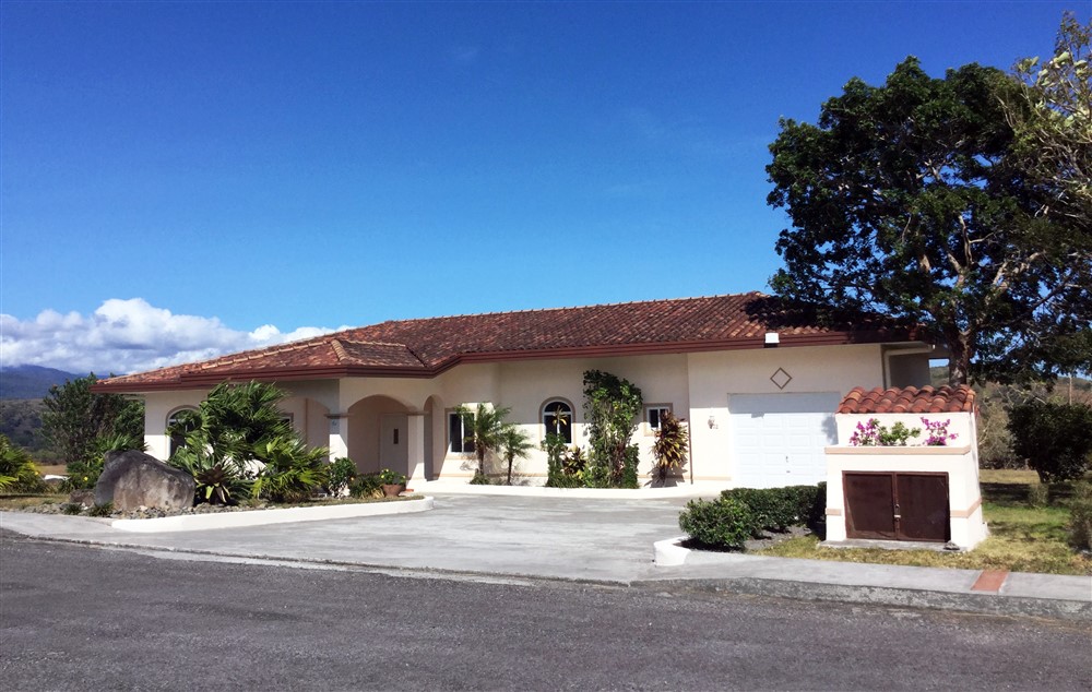 Sold by Casa Solution Superb House in Boquete Canyon Village, Panama. Magnífica Casa en