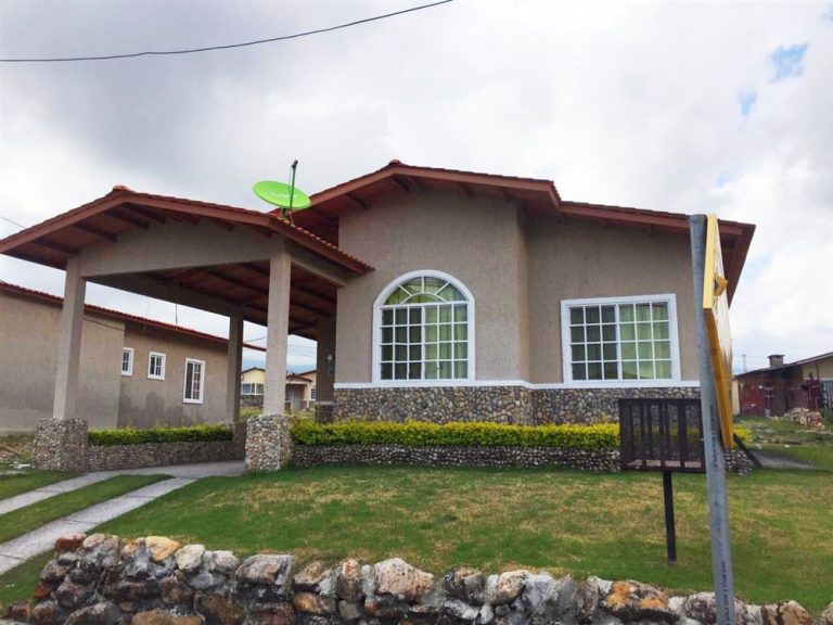 Leased Very Nice Furnished House for Rent in Mystic, Boquete