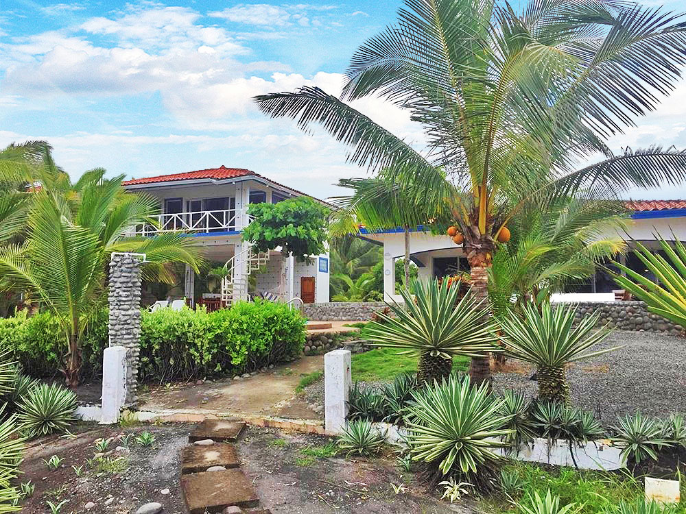 Price Reduction! Fabulous Beach House with Pool and Guest House in Las