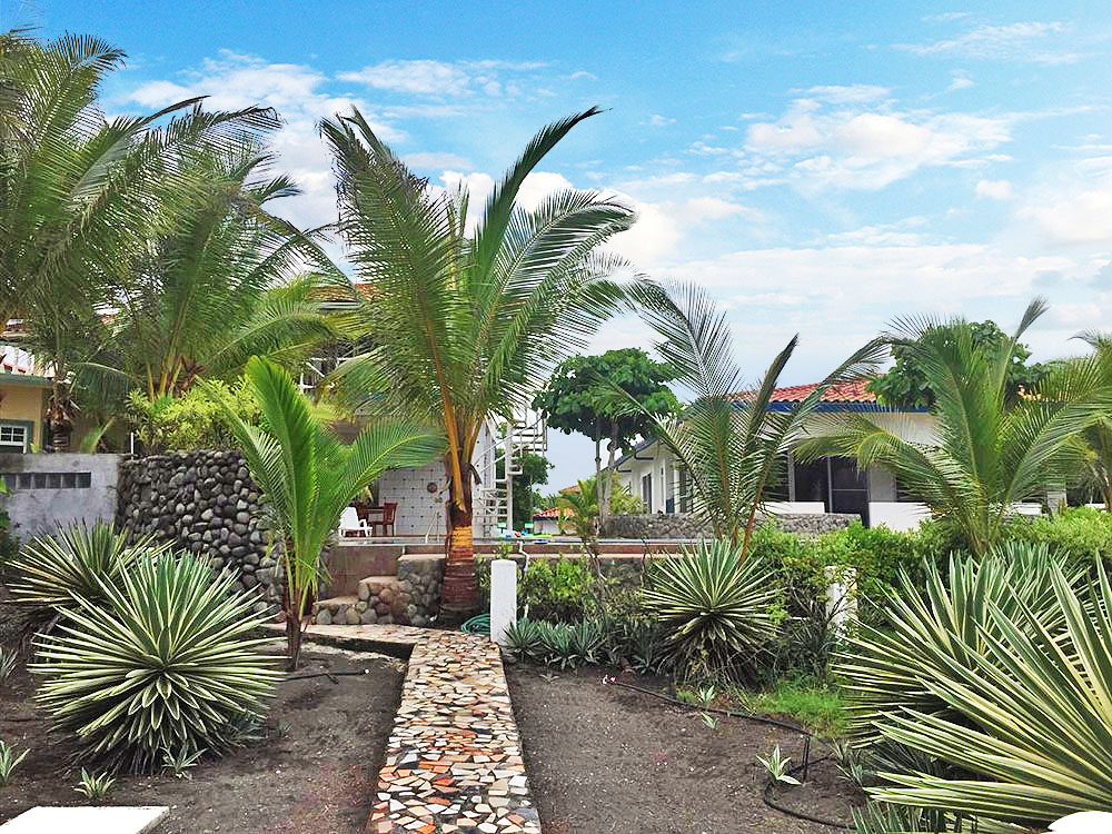 Price Reduction! Fabulous Beach House with Pool and Guest House in Las