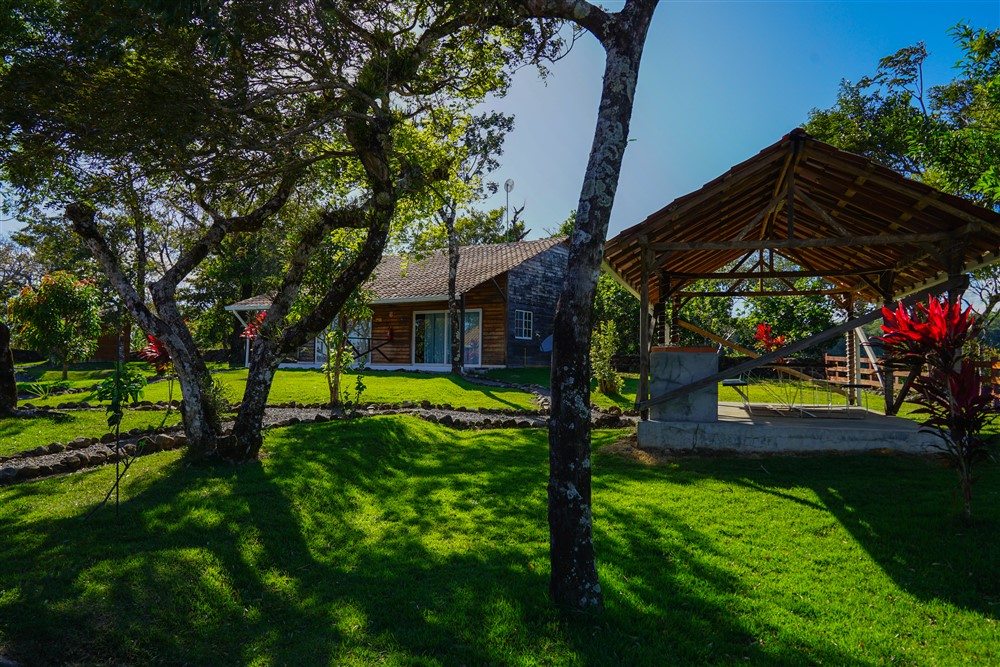 Property plus Business Opportunity 6 Vacation Rentals on 3/4 Acres