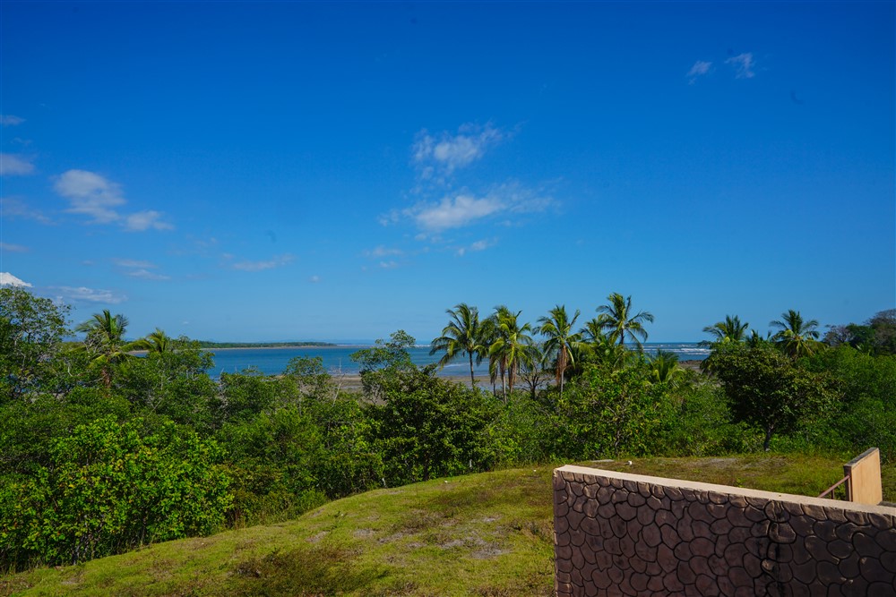 Under Contract Boca Chica, Panama Large Oceanfront Condominium Villas