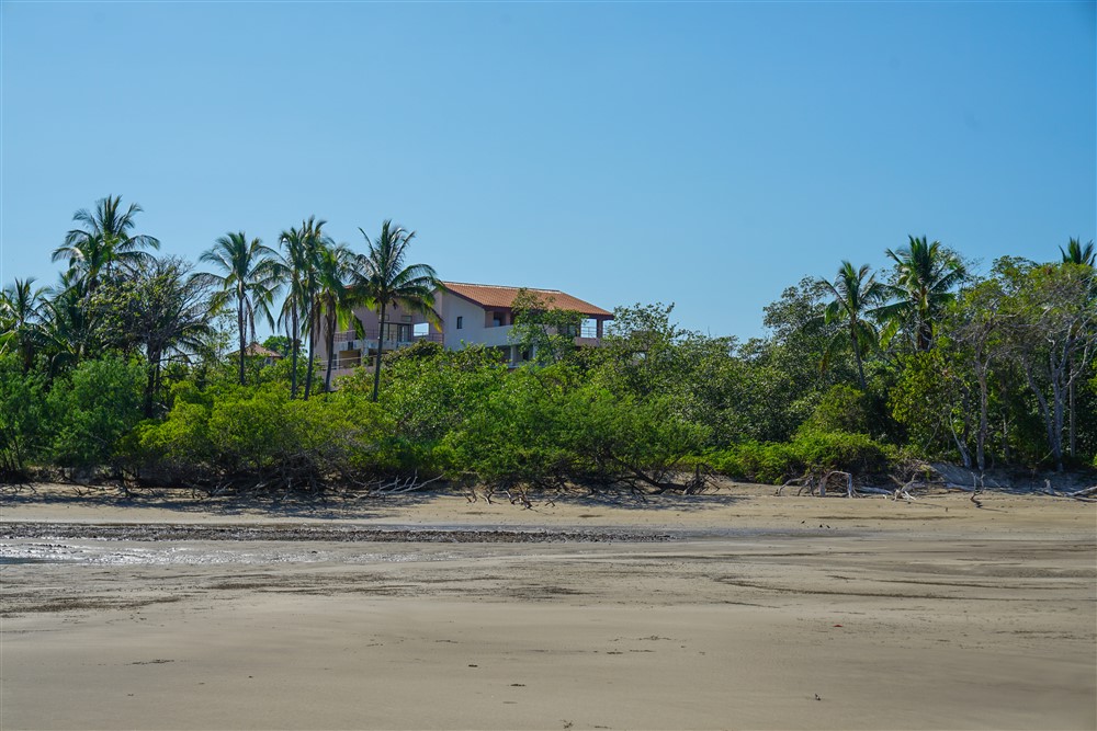 Under Contract Boca Chica, Panama Large Oceanfront Condominium Villas