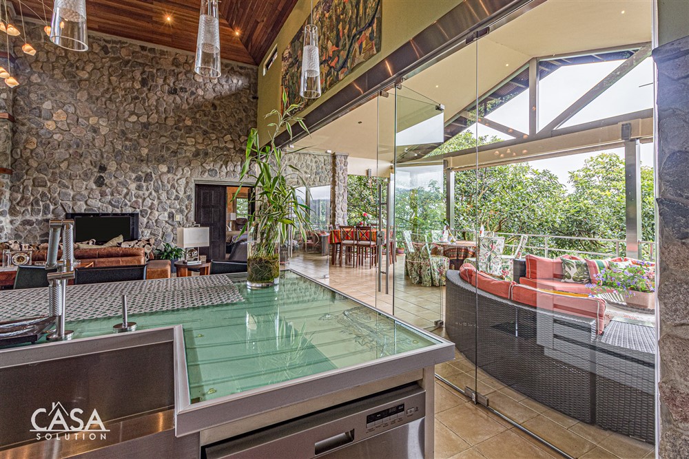 Sold by Casa Solution –  One of the Finest Estate Houses in Boquete, Panama is For Sale – Una de las Residencias Más Finas en Boquete, Panamá Está a La Venta