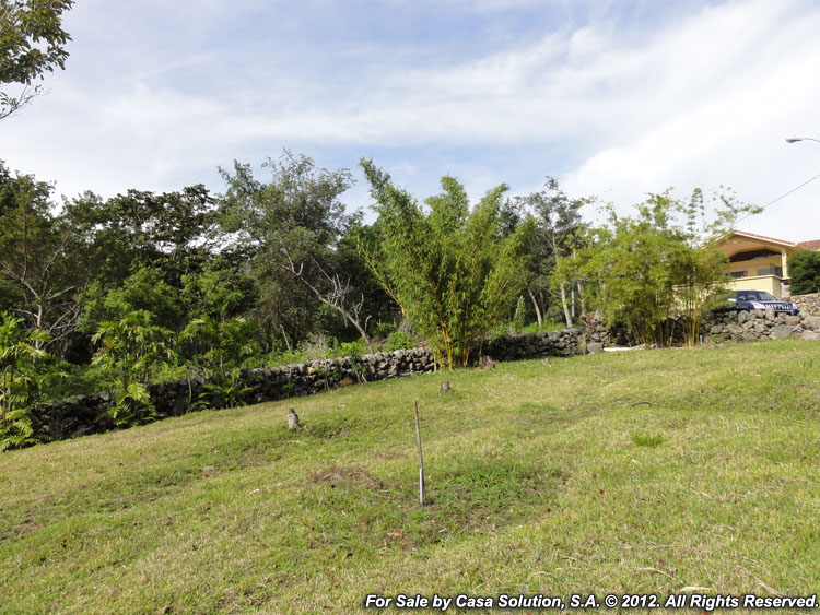 Sold by Casa Solution – Price Reduction. – Nature Lover’s Dream. – Live in Los Pinos with Your Own Large Forest. – House Site plus 15 Acre Forest in Volcancito, Boquete.