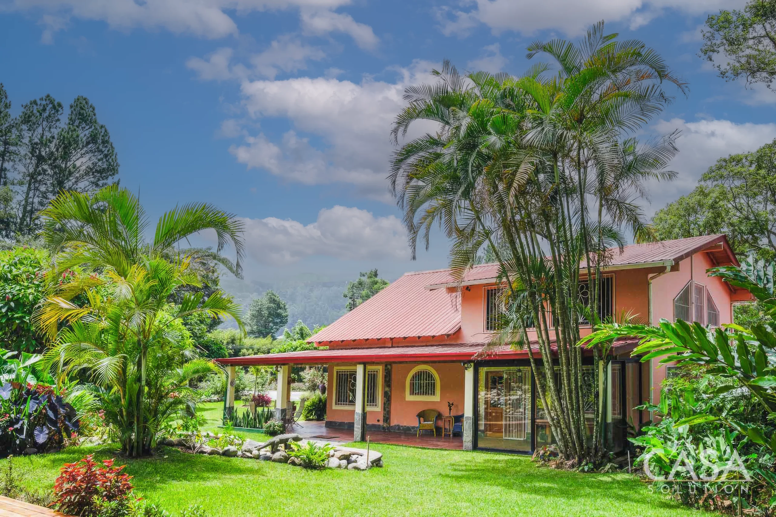 Sold by Casa Solution! FABULOUS ESTATE HOME PLUS RANCHO FOR SALE RIGHT IN DOWNTOWN BOQUETE, CHIRIQUÍ! GREAT POTENTIAL FOR A B&B