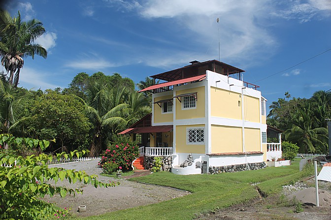 Coastal-Style Beach Area Home For Sale near Puerto Armuelles, Chiriqui