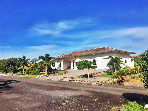Sold by Casa Solution- Outstanding Residence with Plunge Pool for Sale in Boquete Canyon Village, Boquete, Panama – Furnishings, Appliances, Solar Power & Generator Included