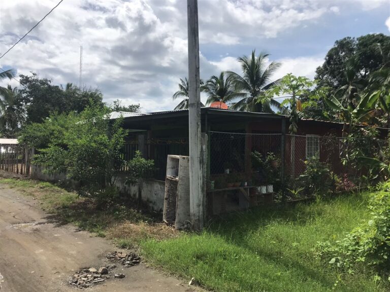 Near the Ocean Fixer Upper House plus Guest House for Sale in Corazon de Jesus, Puerto Armuelles