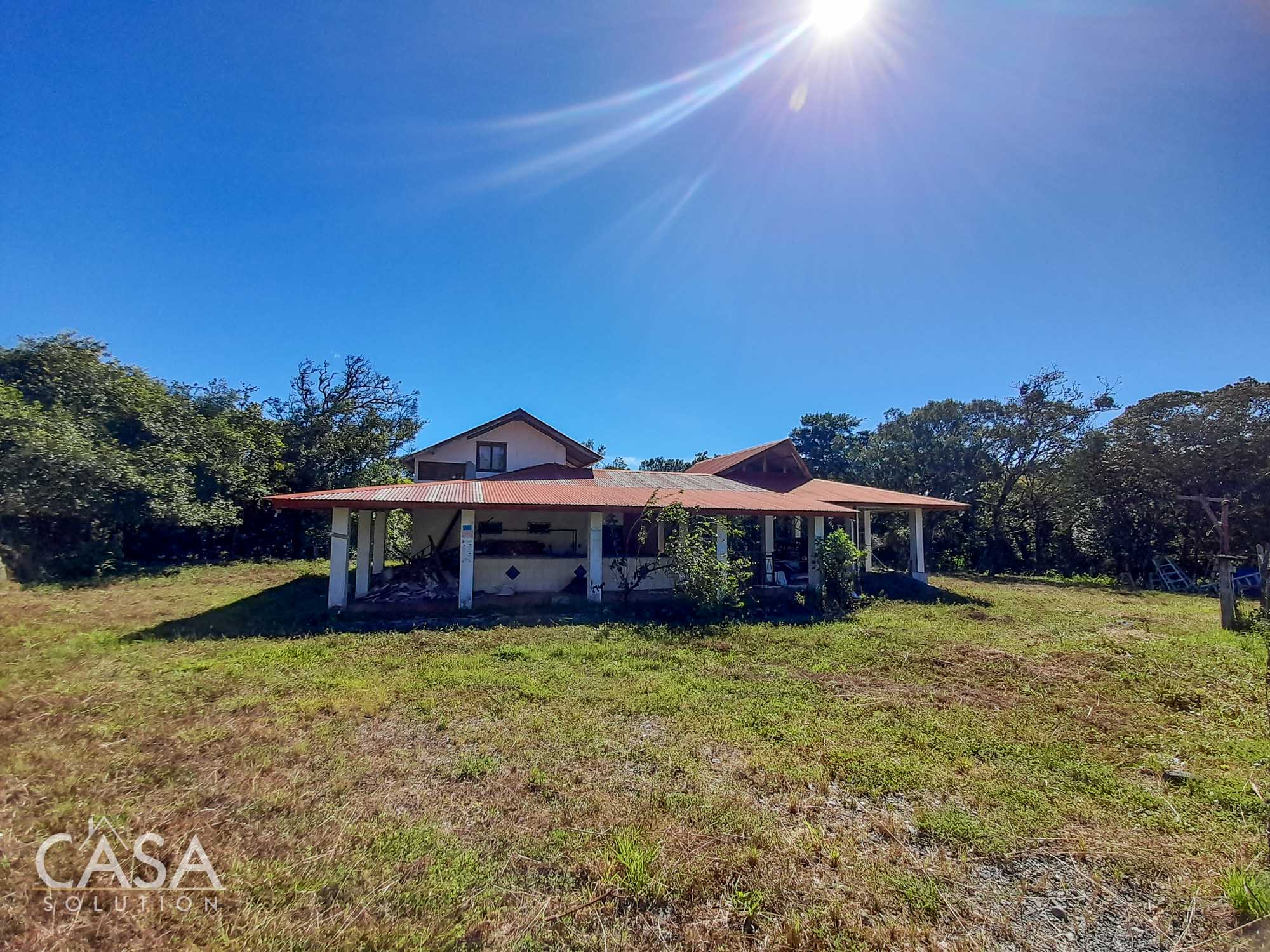 Transform this Prime Alto Boquete Fixer-Upper Property for Sale into your Dream Space