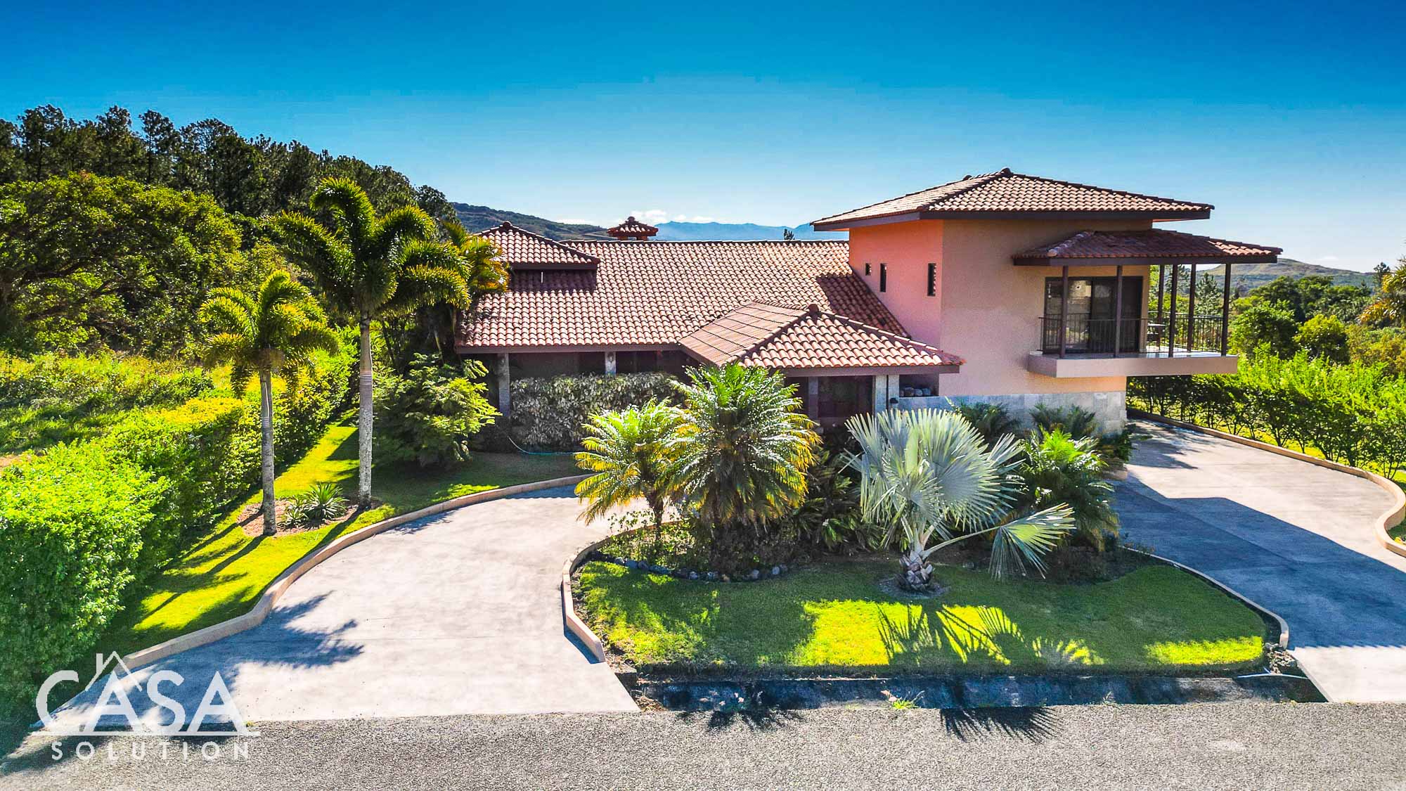 Spectacular Home for sale in Boquete Country Club with stunning views of Volcan Barú & Chiriqui mountains – Turnkey Included – New Listing