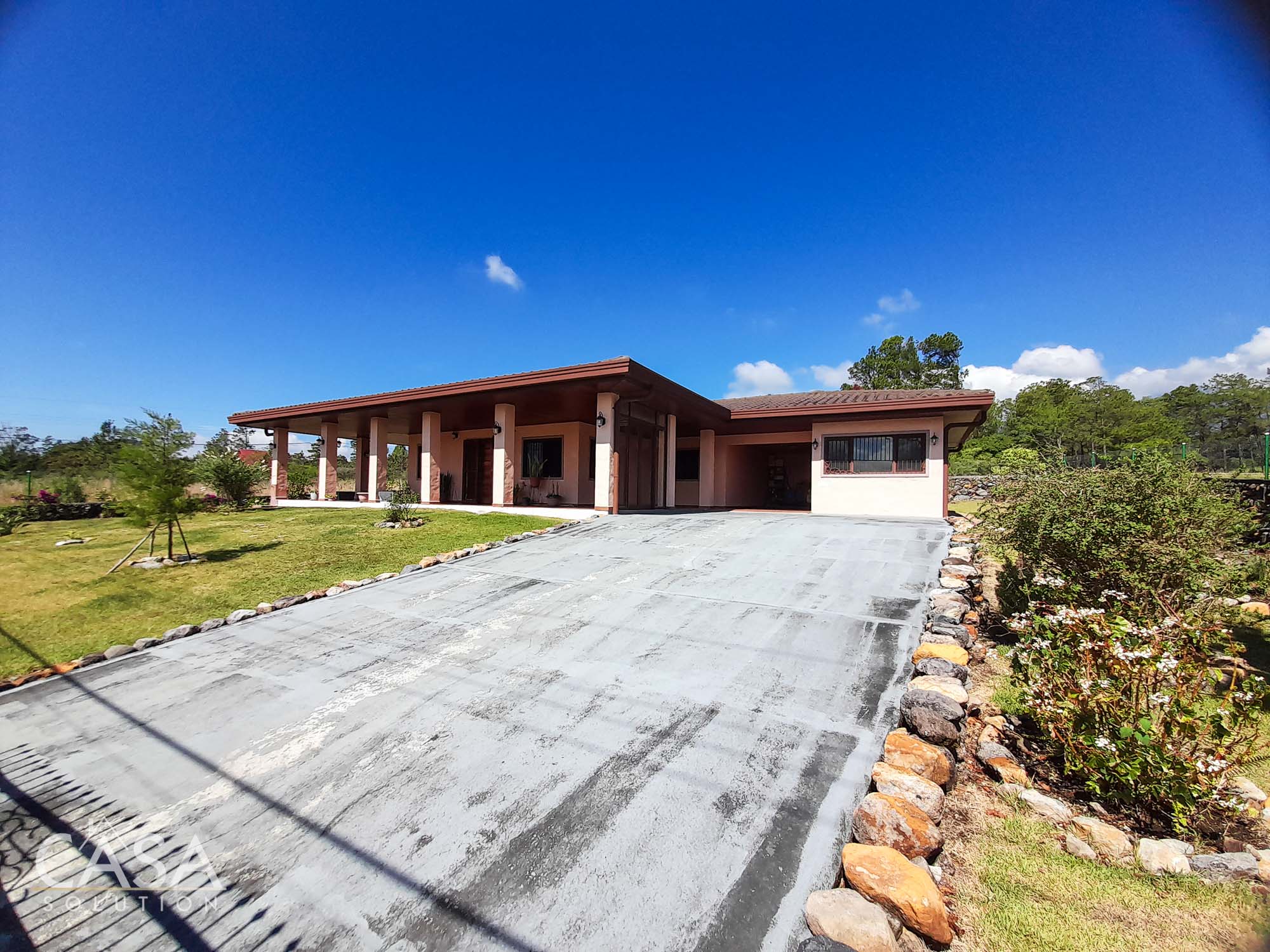 3-Bedroom Home for Sale in Alto Boquete with Great Mountain Views. Fully Furnished, and Conveniently Located just 3 Minutes from Downtown Boquete