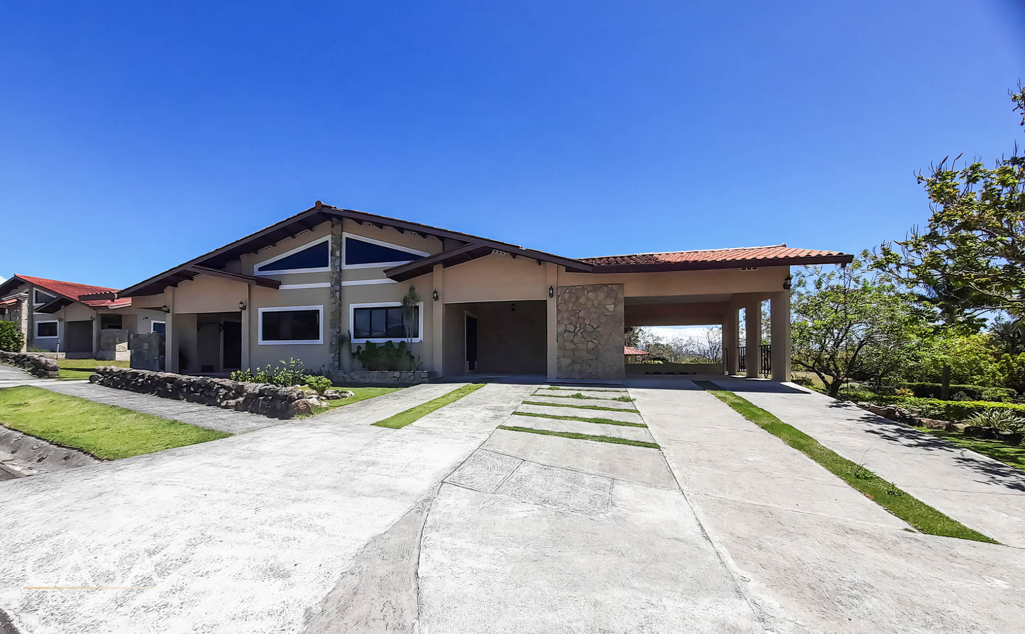Tranquil Duplex Home with Mountain Views, Serene Stream and Lush Green Space for Sale in Hacienda Los Molinos, Alto Boquete, Chiriqui
