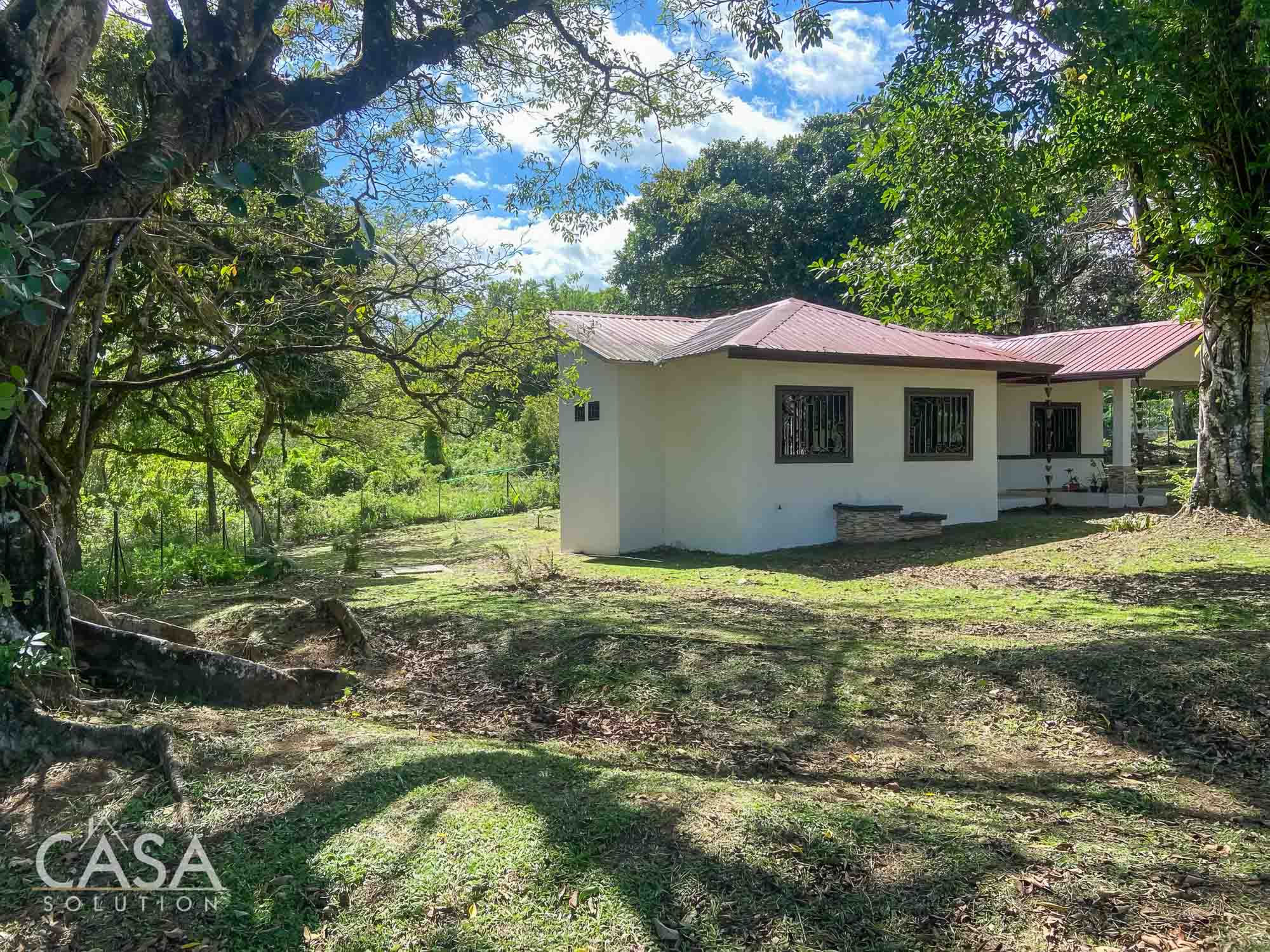 Cozy Casita for Sale in Potrerillos, Dolega, Chiriqui. With Mango