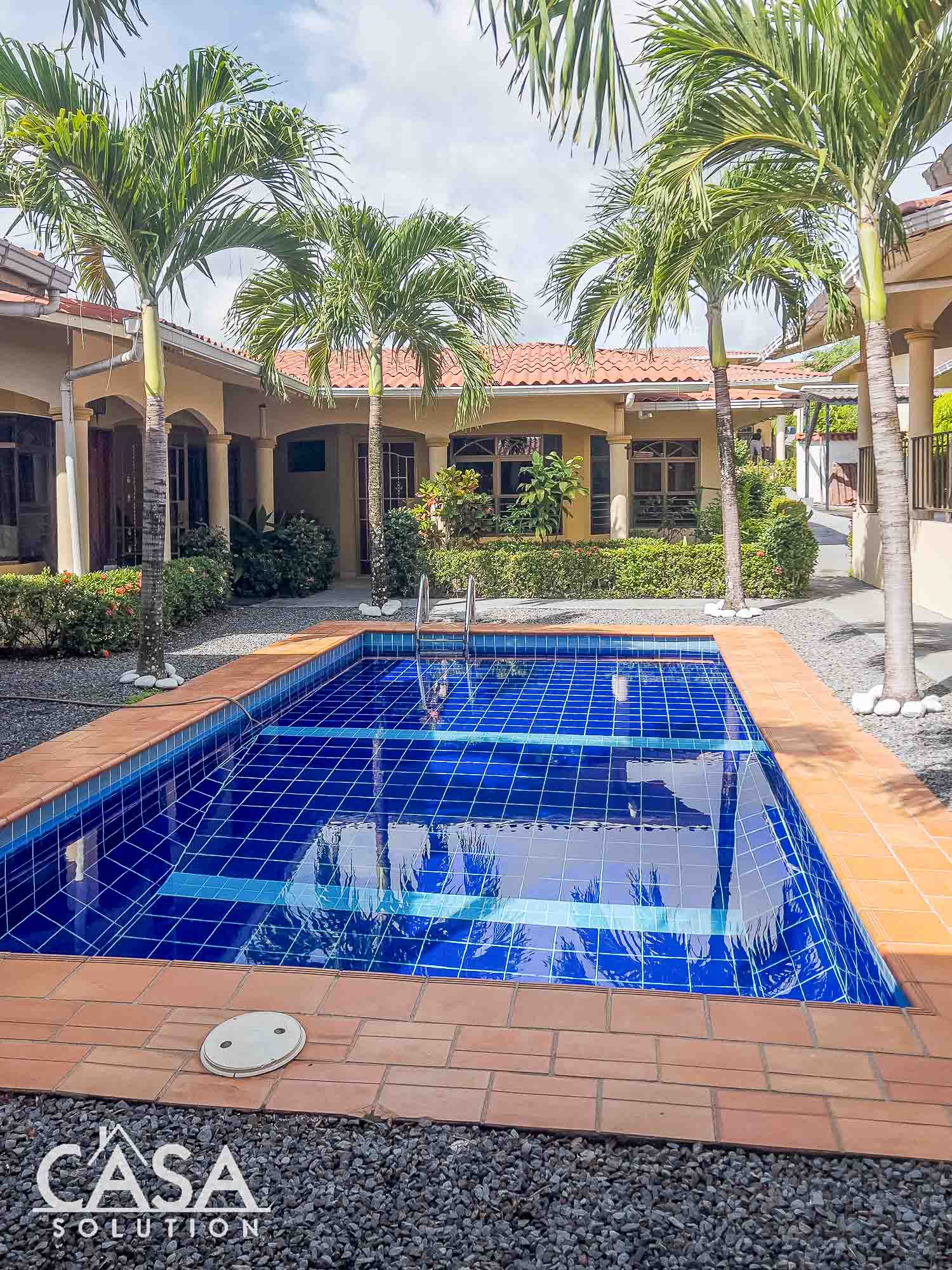2-bedroom condo for sale in PH Cuesta del Sol, David. Close to town, with appliances, ideal for retirees and rentals.