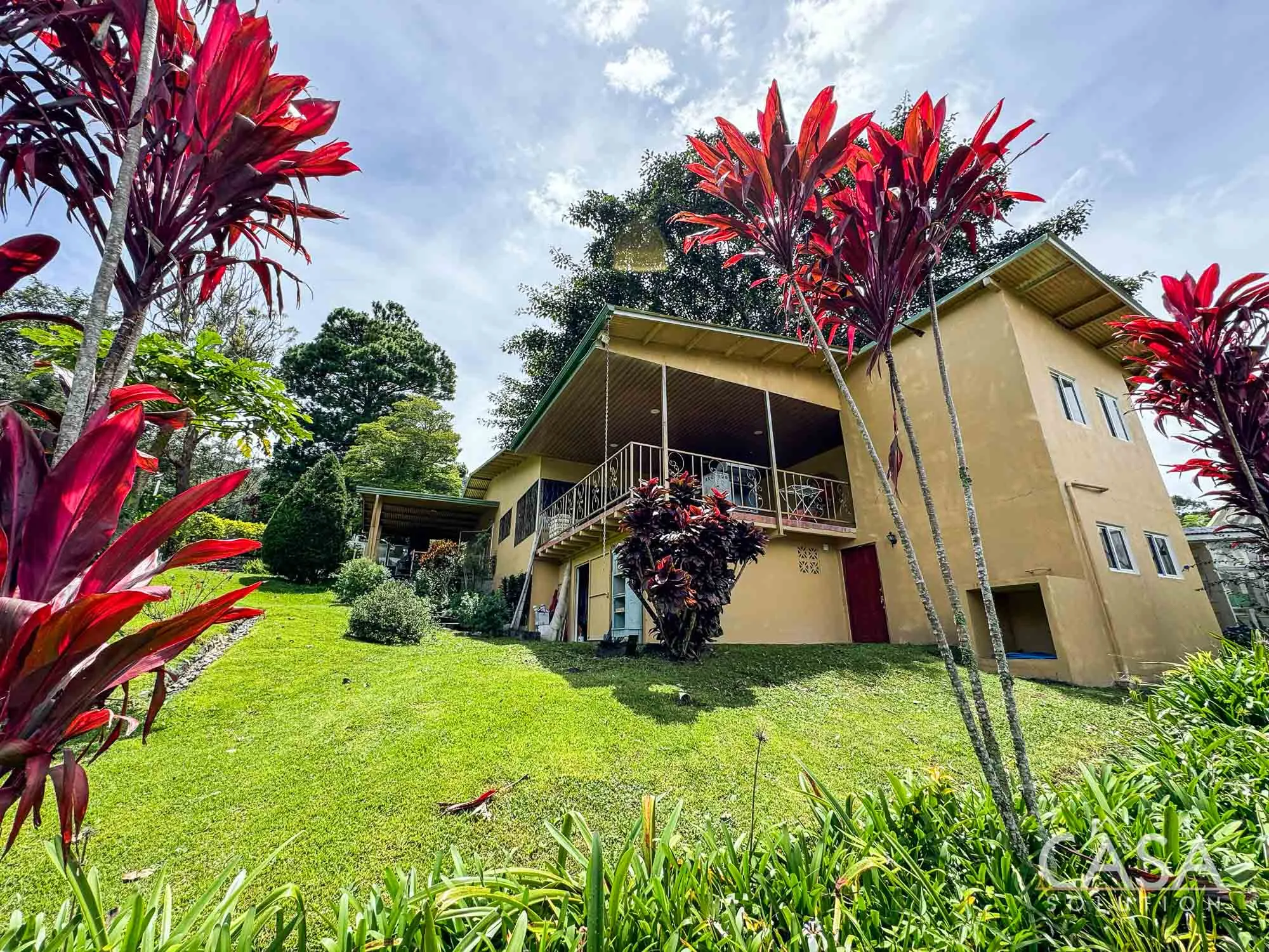 Price Reduction! Estate for sale in El Salto, Boquete with a house, apartment, and two casitas!  Stunning mountain views