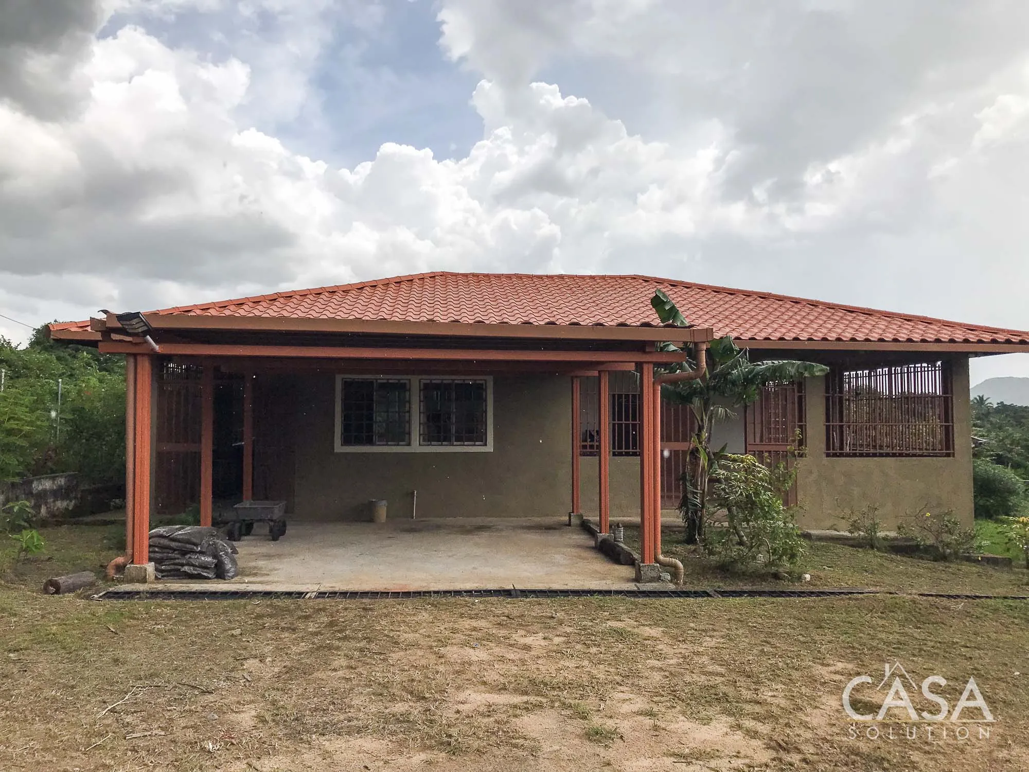 3-bedroom home for sale in Los Uveros, Penonomé, Coclé. Features mountain views, and tax exemption until 2036