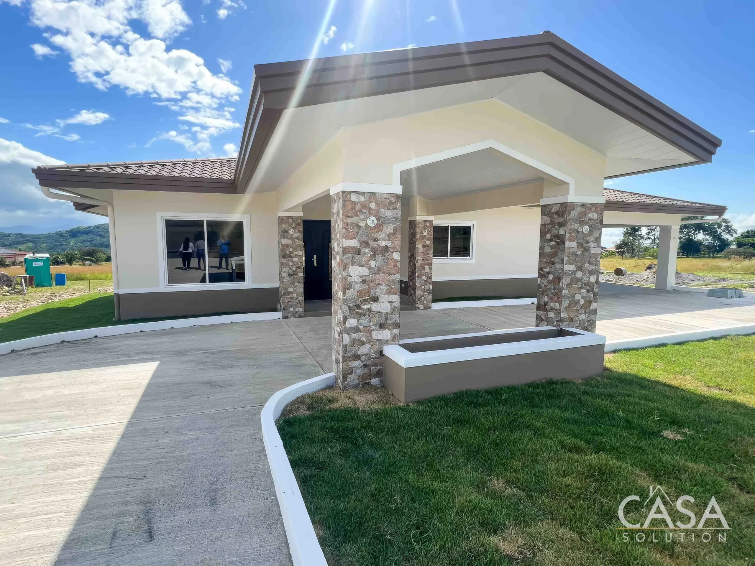 3-bedroom Home for Sale in Boquete Canyon Village, Boquete, Chiriqui. With Open kitchen and split layout. MOVE-IN READY!