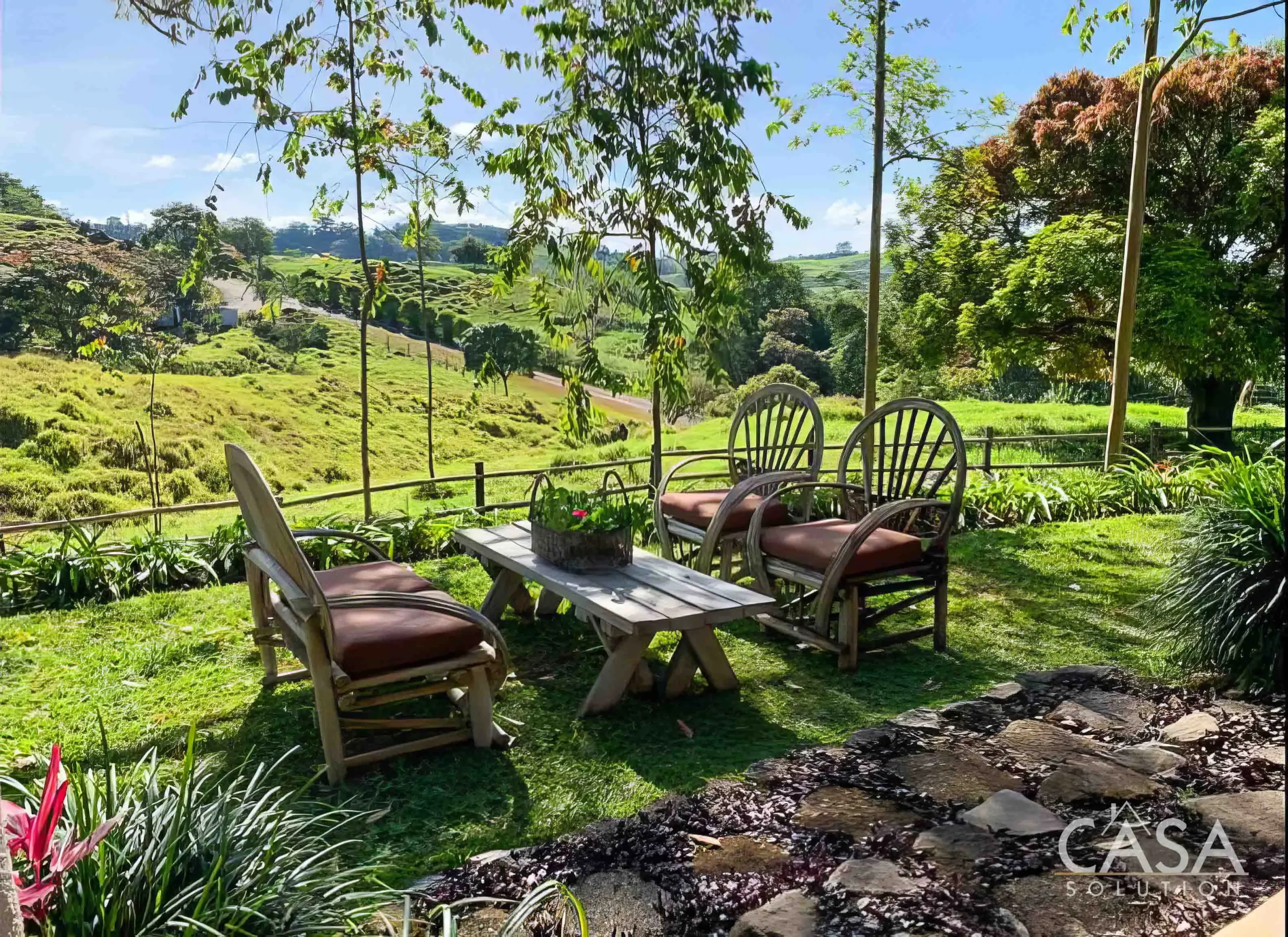 37-hectare property in Cuesta de Piedra with lush forest, wildlife, a natural spring, and a modern 3-bedroom home. Perfect for eco-tourism or agriculture