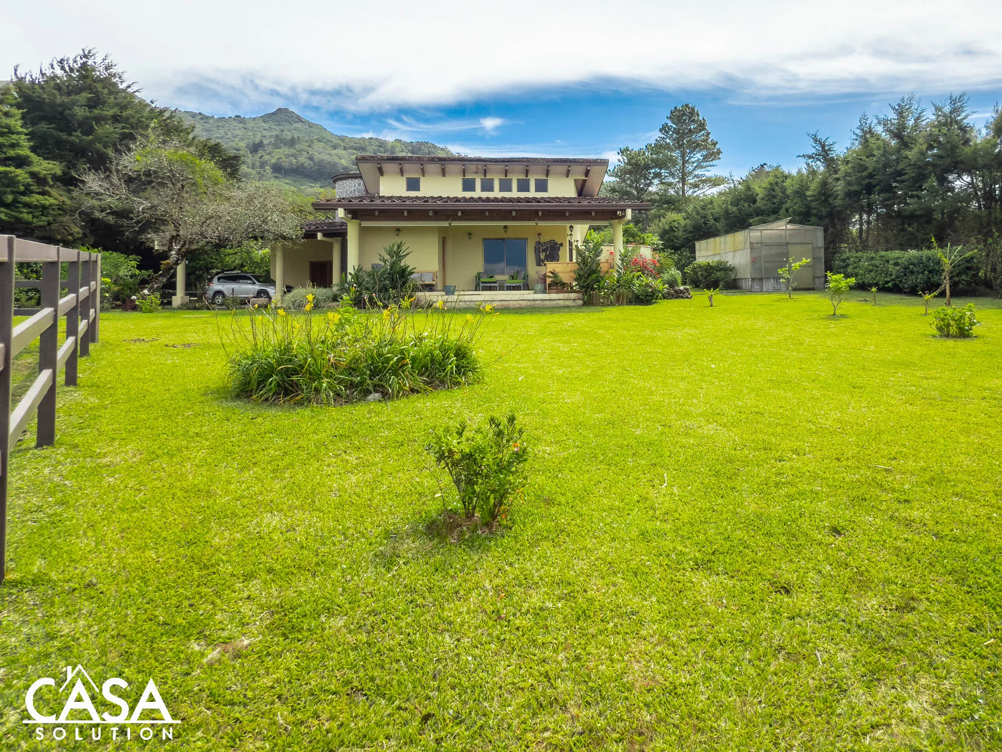 Stunning Home with Casita, Barn, and Incredible Views of Volcan Baru for Sale in Jaramillo, Boquete, Chiriqui