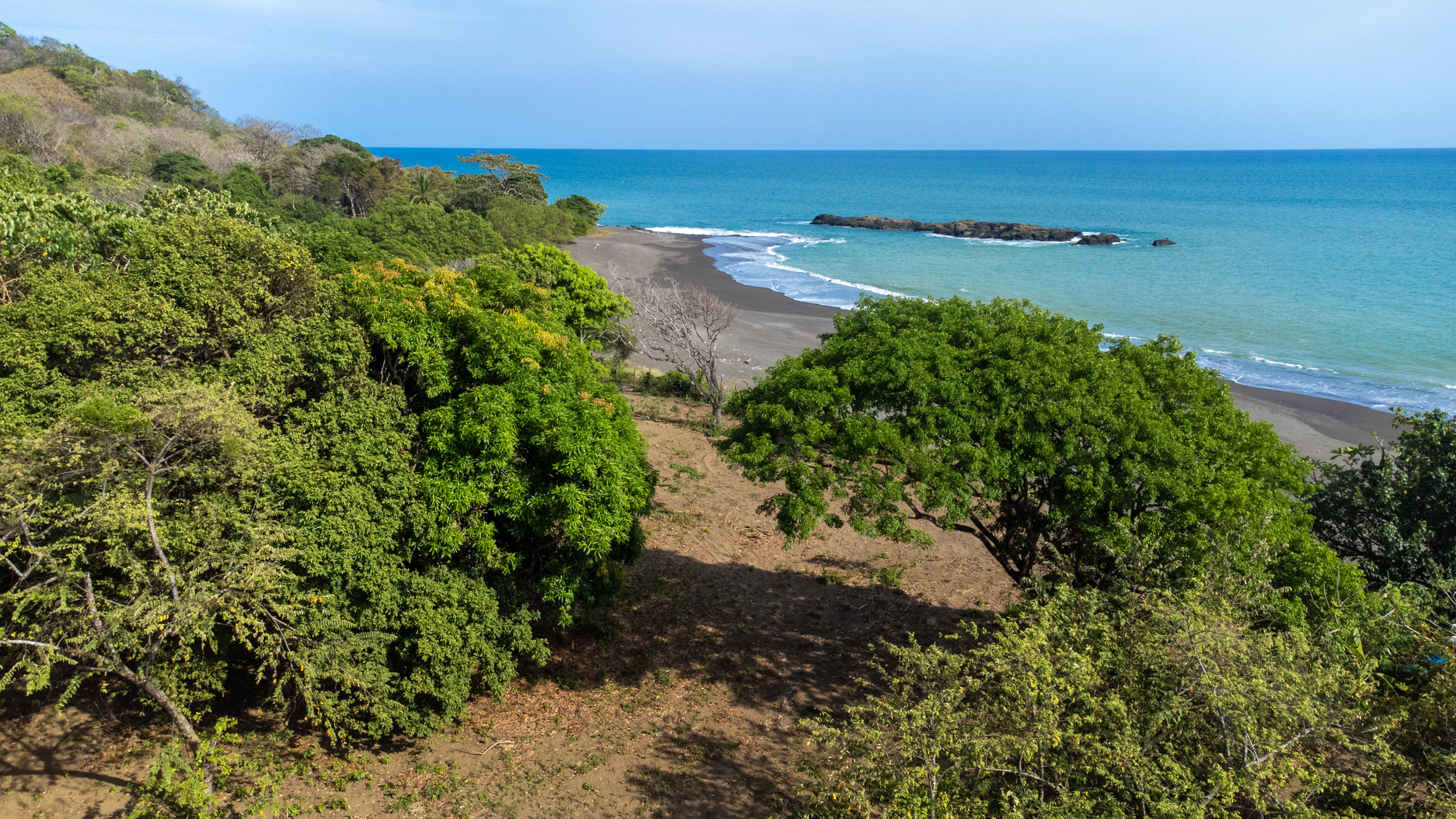 SPECTACULAR 0.25 ACRES FLAT BEACHFRONT LOT IN LA CUCHILLA, CAMBUTAL, PANAMA – Flexible Purchase Options