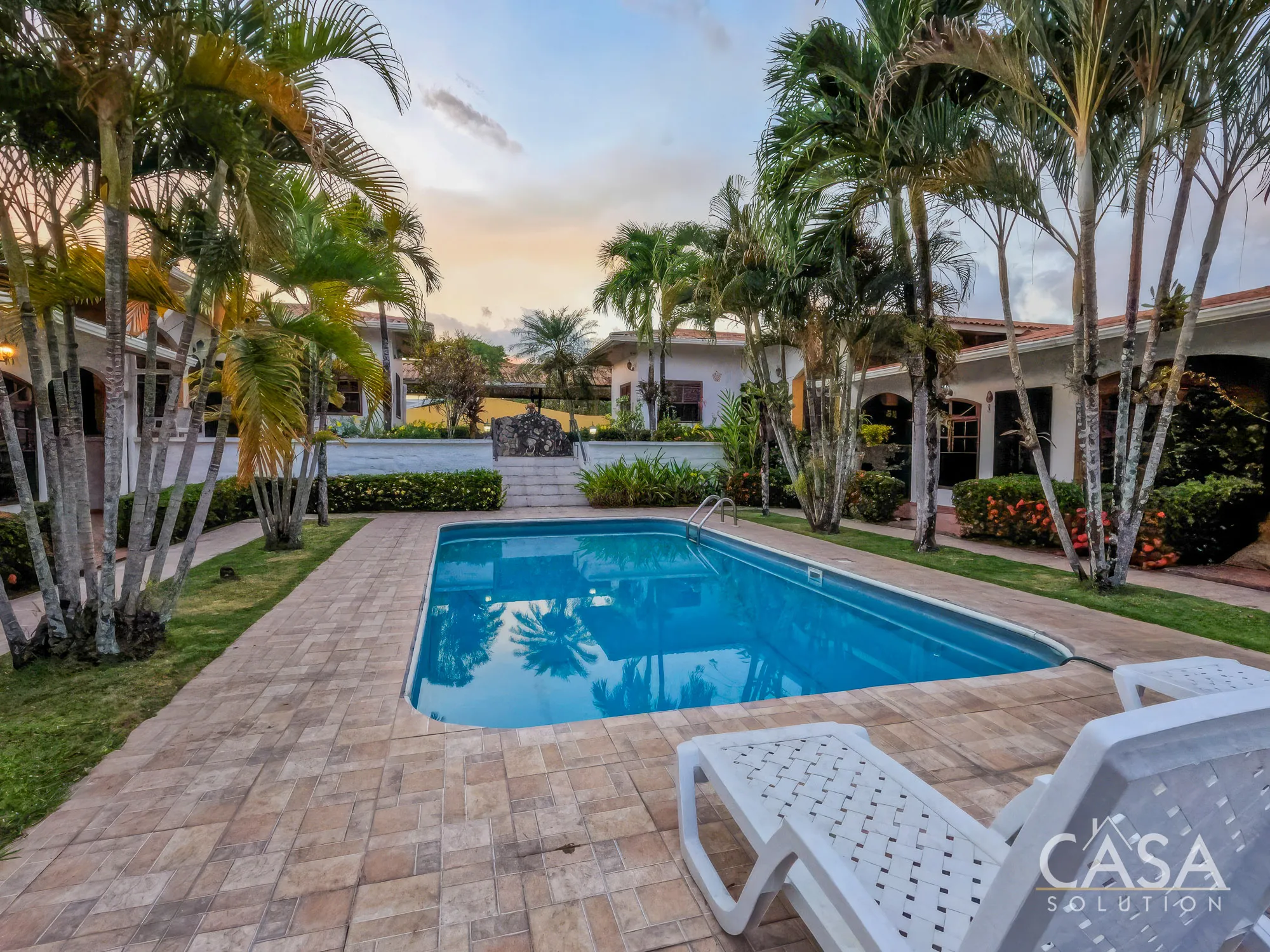 Furnished 1-bedroom Condo for Sale At a Great Price in Cuesta del Sol, David City – Gated community with pools, gardens, and convenient access to downtown amenities